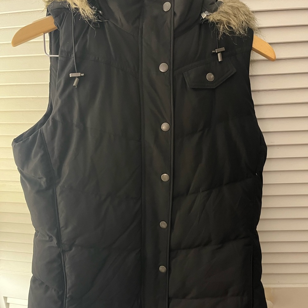 Banana Republic outlet sleeveless puffy vest removable faux fur trimmed hood.  M